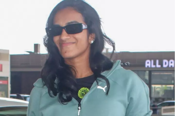 Sindhu ने दुबई में फंसी फ्लाइट्स के बावजूद कहा, मैं सुरक्षित हूं Sindhu ने दुबई में फंसी फ्लाइट्स के बावजूद कहा, मैं सुरक्षित हूं