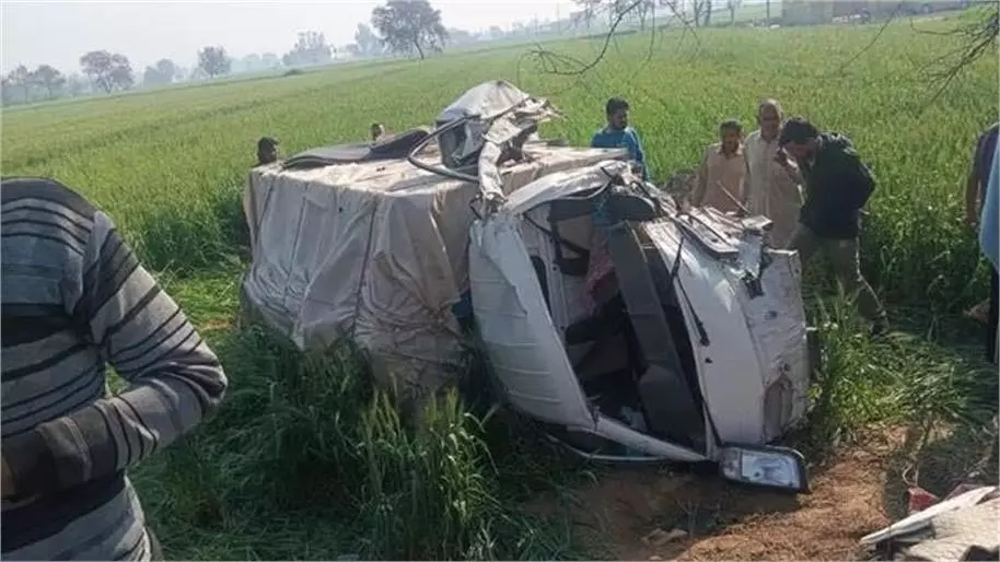 Haryana: फुटबॉल खिलाड़ियों की गाड़ी पलटी, 7 घायल Haryana: फुटबॉल खिलाड़ियों की गाड़ी पलटी, 7 घायल
