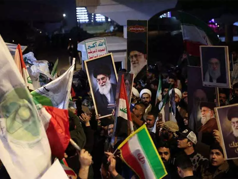 इराक के एरबिल में US बेस पर नया हमला, Iran ने खाड़ी में जवाबी हमले बढ़ाए इराक के एरबिल में US बेस पर नया हमला, Iran ने खाड़ी में जवाबी हमले बढ़ाए