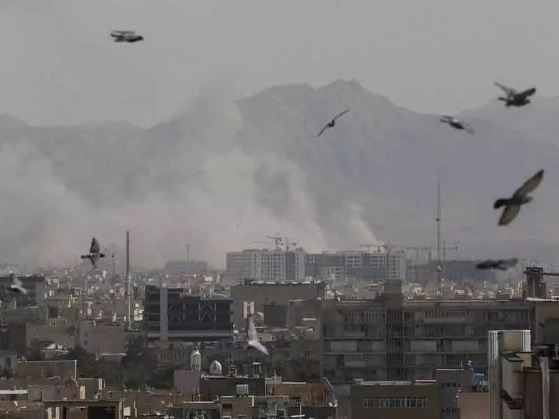 Israeli attacks: ईरान के एरियल डिफेंस सिस्टम और मिलिट्री कमांड सेंटर पर हमला Israeli attacks: ईरान के एरियल डिफेंस सिस्टम और मिलिट्री कमांड सेंटर पर हमला