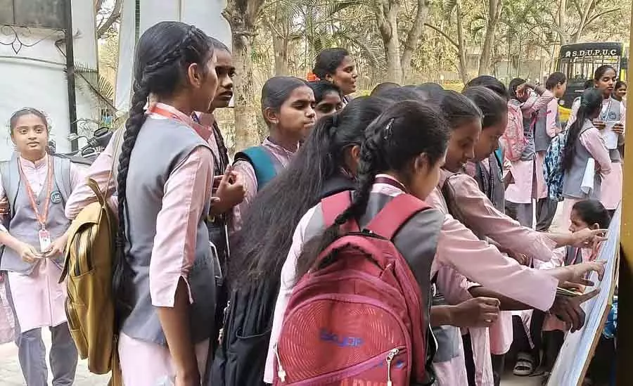 Doddaballapura : पहले दिन 111 छात्र अनुपस्थित रहे Doddaballapura : पहले दिन 111 छात्र अनुपस्थित रहे