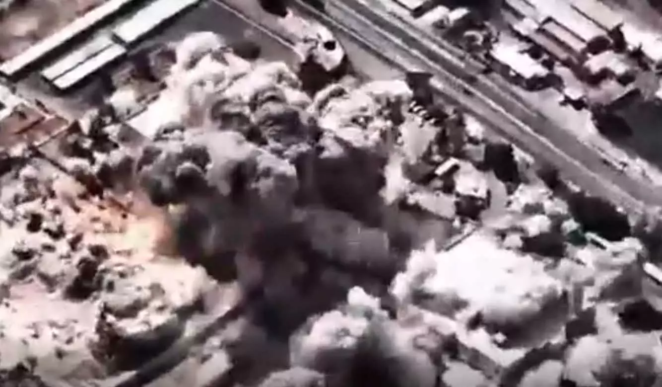Israel-Iran War: खामेनेई की मौत के बाद पाकिस्तान में भड़की हिंसा...अब ईरान में कई धमाके, हमले का देखें LIVE वीडियो Israel-Iran War: खामेनेई की मौत के बाद पाकिस्तान में भड़की हिंसा...अब ईरान में कई धमाके, हमले का देखें LIVE वीडियो