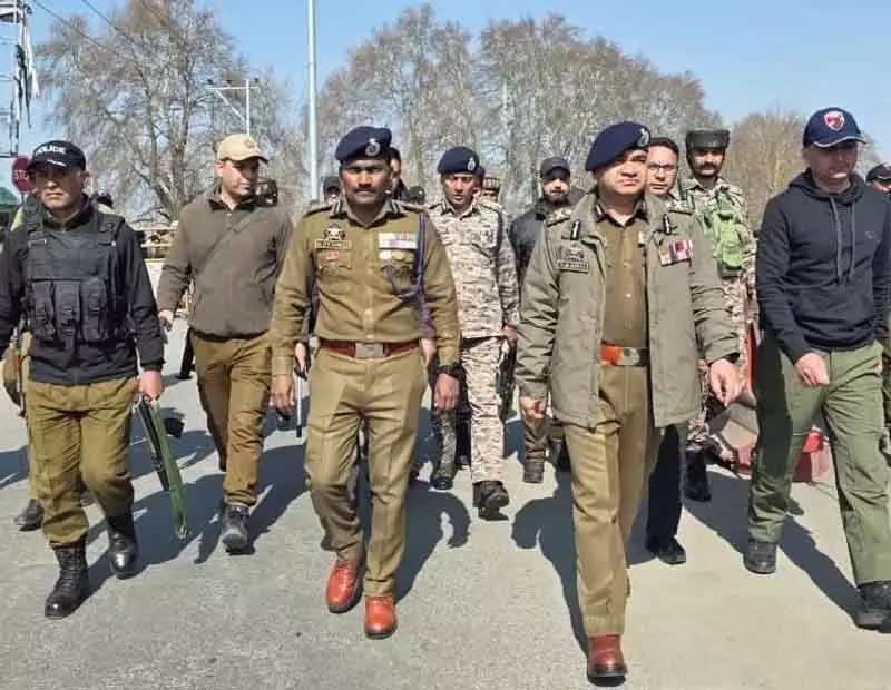विरोध प्रदर्शनों के बीच सुरक्षा के लिए DGP, IGP कश्मीर मौके पर मौजूद विरोध प्रदर्शनों के बीच सुरक्षा के लिए DGP, IGP कश्मीर मौके पर मौजूद