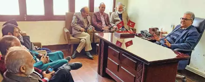 एनसी के शौकत मीर ने कई प्रतिनिधिमंडलों से मुलाकात की एनसी के शौकत मीर ने कई प्रतिनिधिमंडलों से मुलाकात की