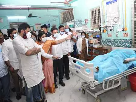Amaravati आंध्र प्रदेश पटाखा फैक्ट्री धमाके में मृतकों की संख्या बढ़कर 21 हुई Amaravati आंध्र प्रदेश पटाखा फैक्ट्री धमाके में मृतकों की संख्या बढ़कर 21 हुई