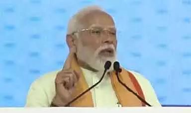 हमने तमिलनाडु के रेलवे प्रोजेक्ट्स के लिए फाइनेंशियल एलोकेशन 9 गुना बढ़ाया है : PM Modi हमने तमिलनाडु के रेलवे प्रोजेक्ट्स के लिए फाइनेंशियल एलोकेशन 9 गुना बढ़ाया है : PM Modi