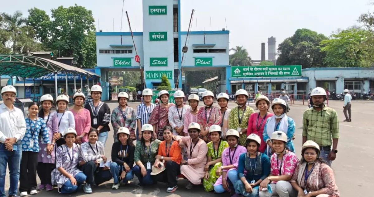 नर्सिंग स्टूडेंट ने देखा भिलाई इस्पात संयंत्र नर्सिंग स्टूडेंट ने देखा भिलाई इस्पात संयंत्र