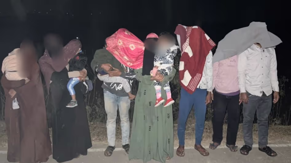 आधी रात के operation में 21 अवैध प्रवासियों को वापस भेजा गया हिमंत बिस्वा सरमा आधी रात के operation में 21 अवैध प्रवासियों को वापस भेजा गया हिमंत बिस्वा सरमा