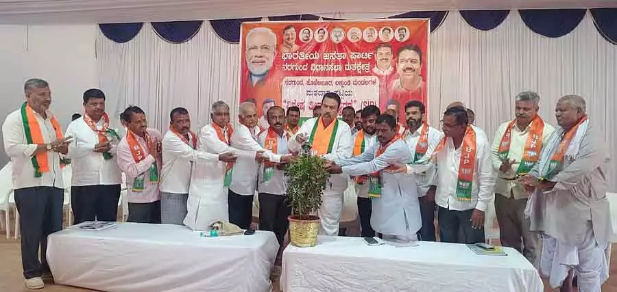 वोटर लिस्ट में बदलाव के लिए जागरूकता बढ़ाएं: MLA C.C. Patil वोटर लिस्ट में बदलाव के लिए जागरूकता बढ़ाएं: MLA C.C. Patil