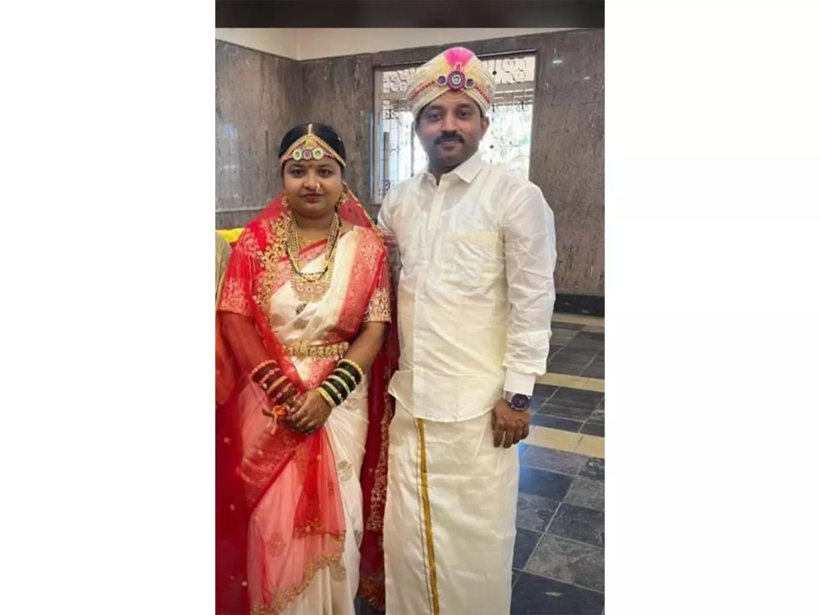 Karnataka: हावेरी में कार और लॉरी के बीच टक्कर, नवविवाहित जोड़े की मौत Karnataka: हावेरी में कार और लॉरी के बीच टक्कर, नवविवाहित जोड़े की मौत