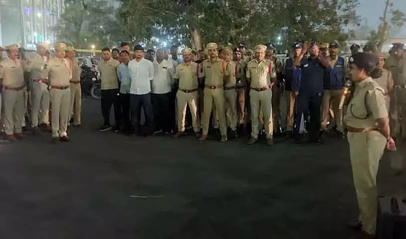 Khairatabad पुलिस की मोबिलाइज़ेशन ड्रिल, 275 जवान शामिल Khairatabad पुलिस की मोबिलाइज़ेशन ड्रिल, 275 जवान शामिल