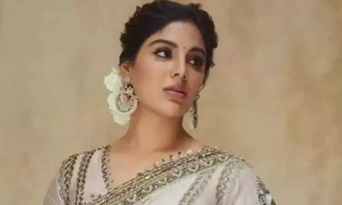 Samyuktha का पैन-इंडिया प्रोजेक्ट्स में दमदार लाइनअप Samyuktha का पैन-इंडिया प्रोजेक्ट्स में दमदार लाइनअप