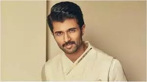 Vijay Deverakonda सोमवार को थुम्मनपेट जाएंगे Vijay Deverakonda सोमवार को थुम्मनपेट जाएंगे