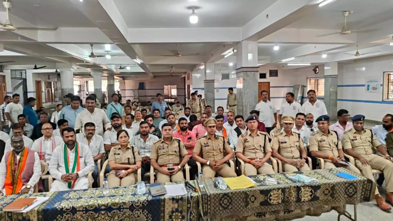 होली पर्व को लेकर रायपुर नॉर्थ जोन में शांति समिति की बैठक होली पर्व को लेकर रायपुर नॉर्थ जोन में शांति समिति की बैठक