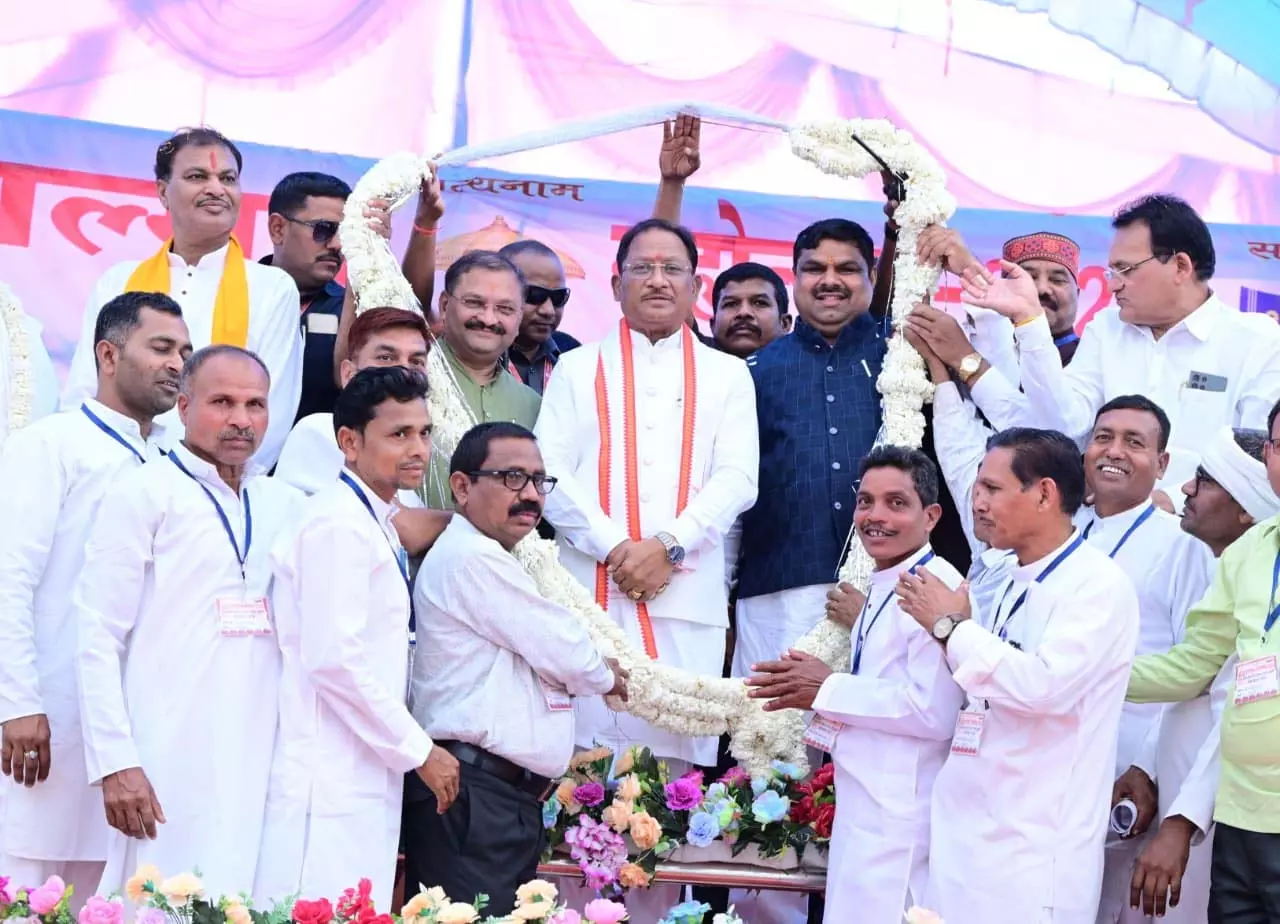 मुख्यमंत्री ने ग्राम नादिया में मिनी स्टेडियम के निर्माण की घोषणा की मुख्यमंत्री ने ग्राम नादिया में मिनी स्टेडियम के निर्माण की घोषणा की