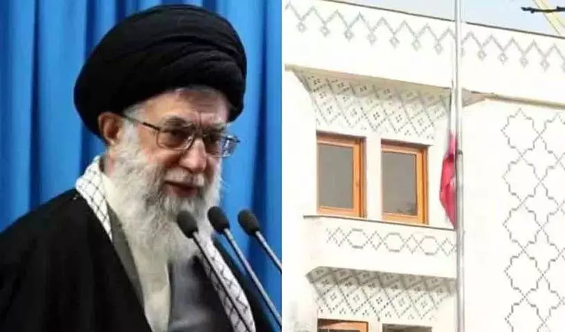 Khamenei की मौत के बाद दिल्ली में ईरानी दूतावास का झंडा आधा झुका दिया गया Khamenei की मौत के बाद दिल्ली में ईरानी दूतावास का झंडा आधा झुका दिया गया