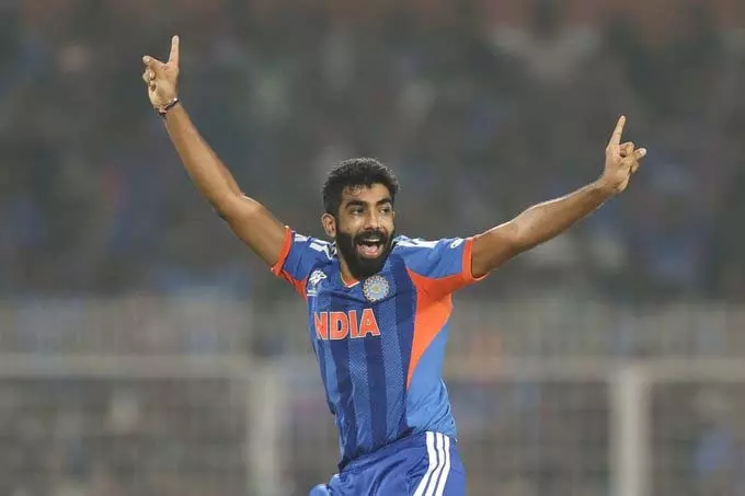 India vs West Indies T20: जसप्रीत बुमराह का डबल धमाका, एक ही ओवर में दो विकेट India vs West Indies T20: जसप्रीत बुमराह का डबल धमाका, एक ही ओवर में दो विकेट