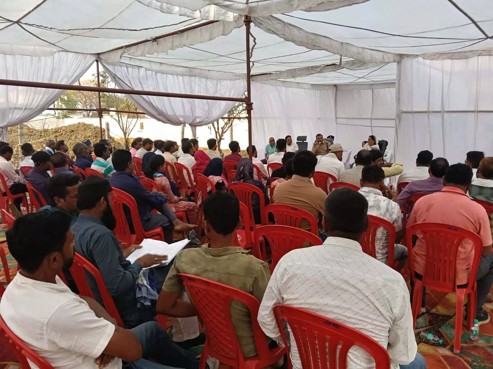 धरसींवा में होली पर्व को शांतिपूर्ण बनाने शांति समिति की बैठक आयोजित धरसींवा में होली पर्व को शांतिपूर्ण बनाने शांति समिति की बैठक आयोजित