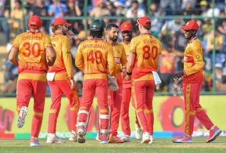 Zimbabwe: टी20 वर्ल्ड कप 2026 की अंडरडॉग टीम, जिसने बड़े उलटफेरों से दुनिया को चौंकाया Zimbabwe: टी20 वर्ल्ड कप 2026 की अंडरडॉग टीम, जिसने बड़े उलटफेरों से दुनिया को चौंकाया