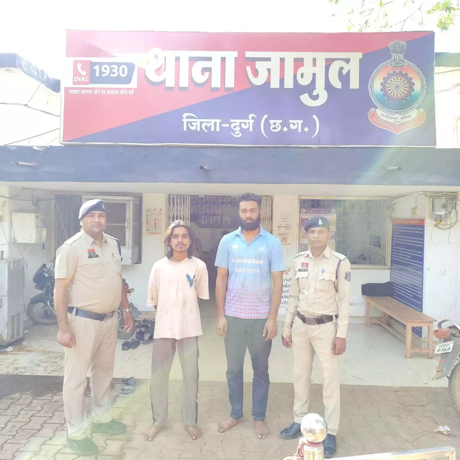 CG: बेजुबान कुत्ते को बेरहमी से मारने वाले दो आरोपी गिरफ्तार CG: बेजुबान कुत्ते को बेरहमी से मारने वाले दो आरोपी गिरफ्तार