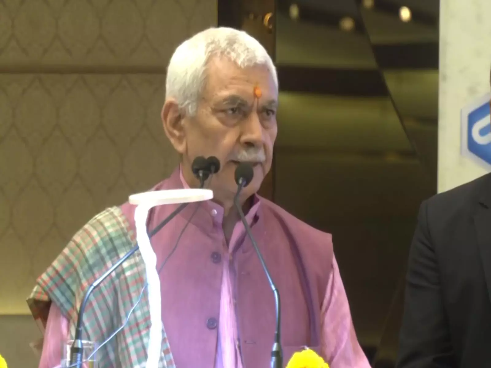 जम्मू-कश्मीर में LG मनोज सिन्हा ने आत्मनिर्भर भारत प्रोग्राम में मैन्युफैक्चरिंग और सुरक्षा पर जोर दिया जम्मू-कश्मीर में LG मनोज सिन्हा ने आत्मनिर्भर भारत प्रोग्राम में मैन्युफैक्चरिंग और सुरक्षा पर जोर दिया
