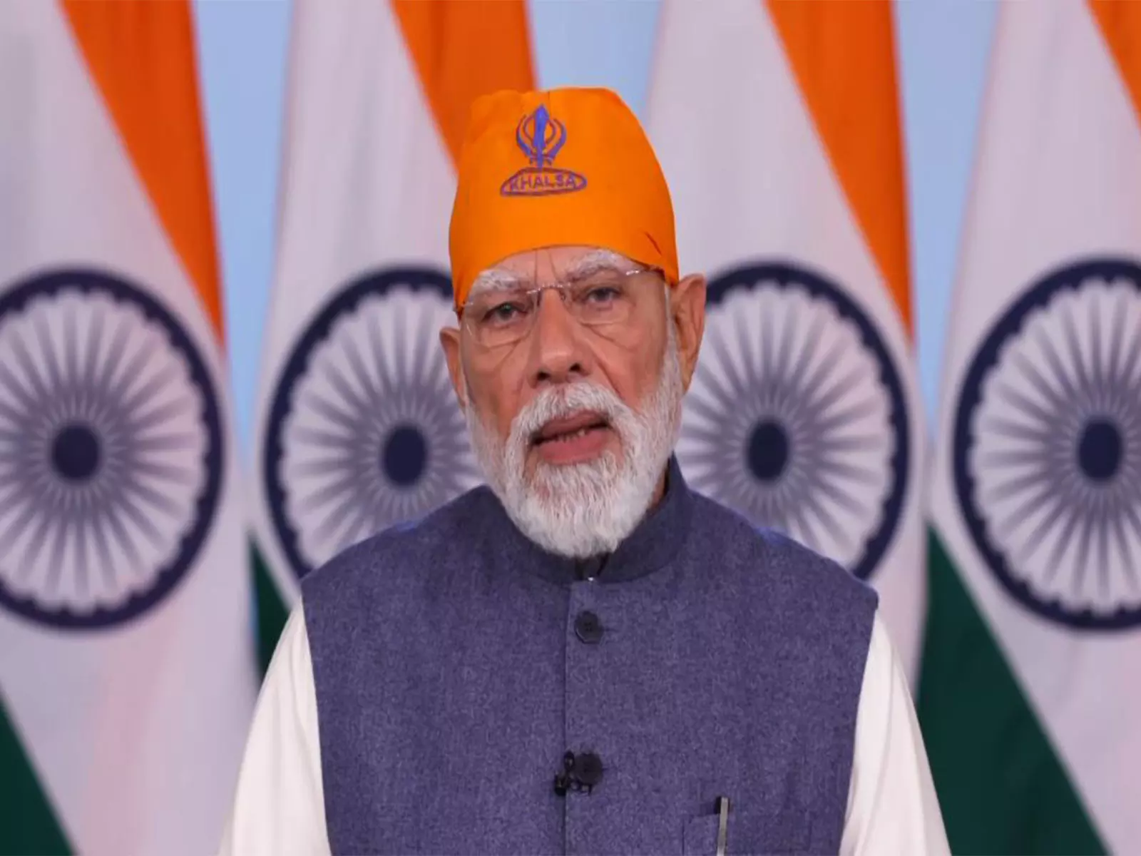 PM Modi ने नवी मुंबई में हिंद-दी-चादर कार्यक्रम में गुरु तेग बहादुर को श्रद्धांजलि दी PM Modi ने नवी मुंबई में हिंद-दी-चादर कार्यक्रम में गुरु तेग बहादुर को श्रद्धांजलि दी