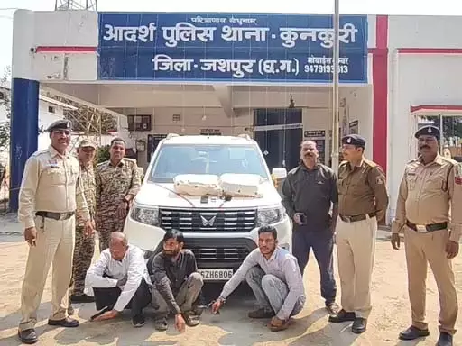 होली से पहले नशे के खिलाफ बड़ी कार्रवाई, 18.4 किलो गांजा सहित 3 तस्कर गिरफ्तार होली से पहले नशे के खिलाफ बड़ी कार्रवाई, 18.4 किलो गांजा सहित 3 तस्कर गिरफ्तार