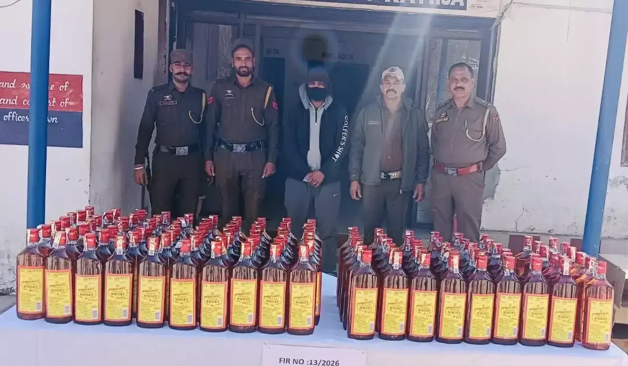 Kathua: कठुआ में 120 बोतल अवैध शराब बरामद, शराब तस्कर पुलिस के हत्थे चढ़ा Kathua: कठुआ में 120 बोतल अवैध शराब बरामद, शराब तस्कर पुलिस के हत्थे चढ़ा