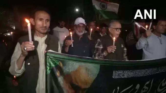 प्रदर्शनकारियों ने Iran पर हमलों की निंदा की और शांति का आह्वान किया प्रदर्शनकारियों ने Iran पर हमलों की निंदा की और शांति का आह्वान किया