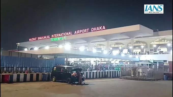 अमेरिका-इज़रायल–ईरान तनाव के बीच ढाका एयरपोर्ट पर सन्नाटा, सीमित उड़ानें ही पहुंचीं अमेरिका-इज़रायल–ईरान तनाव के बीच ढाका एयरपोर्ट पर सन्नाटा, सीमित उड़ानें ही पहुंचीं