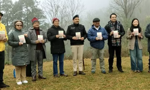 दावा योनज़ोन की कविता संग्रह ‘जंगली फूल’ का फाम्बोंगलो वन्यजीव अभयारण्य में विमोचन दावा योनज़ोन की कविता संग्रह ‘जंगली फूल’ का फाम्बोंगलो वन्यजीव अभयारण्य में विमोचन
