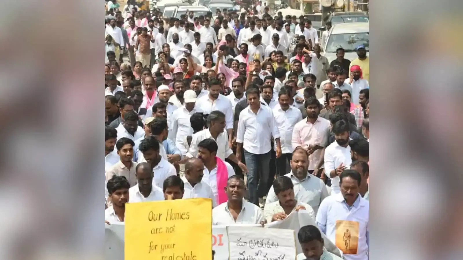 KTR ने मुसी बेदखली के बीच रेवंत रेड्डी पर ‘बुलडोजर शासन’ का आरोप लगाया KTR ने मुसी बेदखली के बीच रेवंत रेड्डी पर ‘बुलडोजर शासन’ का आरोप लगाया