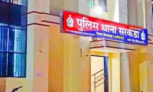 पति-पत्नी ने पेड़ में लगाई फांसी, कॉलोनी में फैली सनसनी