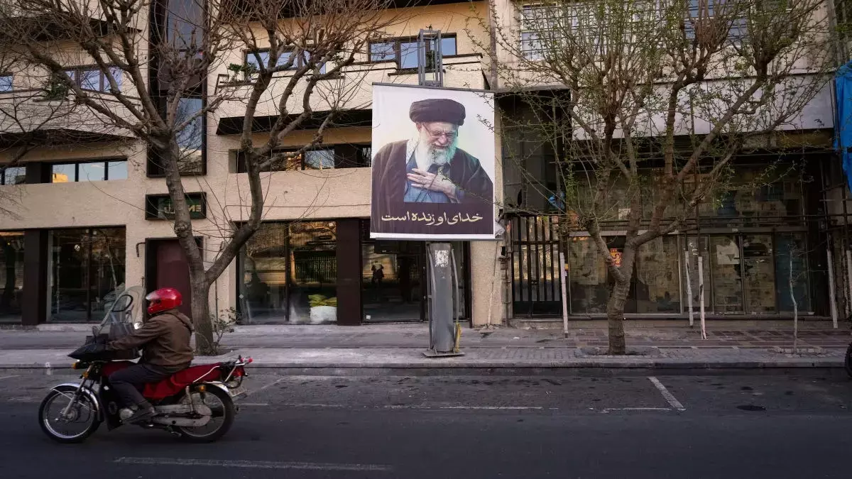 Iran में खामेनेई की मौत पर कुछ लोगों ने मनाया जश्न, देश में बढ़ा तनाव और डर