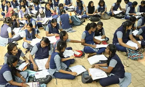 तमिलनाडु बोर्ड की 12वीं की परीक्षाएं आज से, 8.27 लाख छात्र शामिल होंगे तमिलनाडु बोर्ड की 12वीं की परीक्षाएं आज से, 8.27 लाख छात्र शामिल होंगे