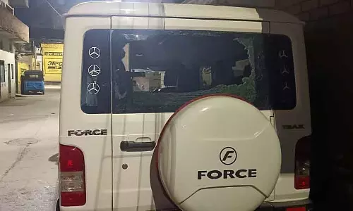Indore : नशे में धुत होकर कारों में तोड़फोड़ करने वाला युवक गिरफ्तार Indore : नशे में धुत होकर कारों में तोड़फोड़ करने वाला युवक गिरफ्तार