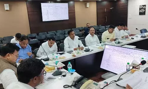 Indore : ऊर्जा मंत्री प्रद्युम्न सिंह तोमर ने बिजली योजनाओं की समीक्षा की Indore : ऊर्जा मंत्री प्रद्युम्न सिंह तोमर ने बिजली योजनाओं की समीक्षा की