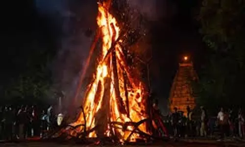 Holika Dahan 2026: आखिर सास-बहू को एक साथ क्यों नहीं देखना चाहिए होलिका दहन,जानें, इसके रहस्य Holika Dahan 2026: आखिर सास-बहू को एक साथ क्यों नहीं देखना चाहिए होलिका दहन,जानें, इसके रहस्य