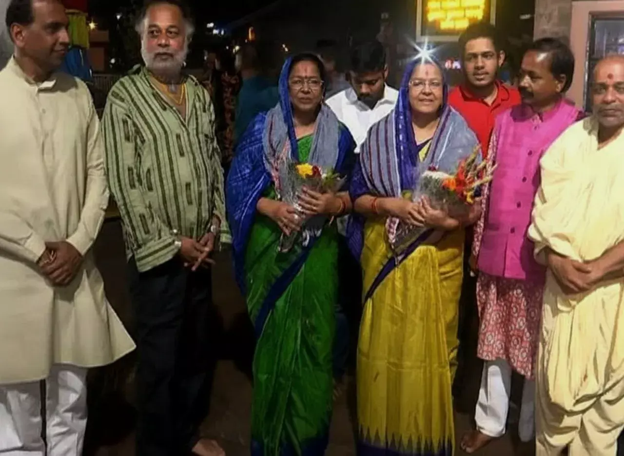 Odisha: मास्टरशेफ इंडिया में पुरी बहनों ने दिखाया जलवा, राष्ट्रीय पहचान मिलने के बाद श्रीमंदिर में पूजा-अर्चना Odisha: मास्टरशेफ इंडिया में पुरी बहनों ने दिखाया जलवा, राष्ट्रीय पहचान मिलने के बाद श्रीमंदिर में पूजा-अर्चना