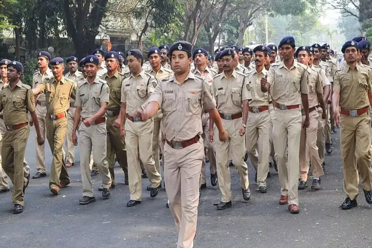 Patna: होली में हुड़दंग पर सख्त कार्रवाई, सुरक्षा व्यवस्था कड़ी Patna: होली में हुड़दंग पर सख्त कार्रवाई, सुरक्षा व्यवस्था कड़ी