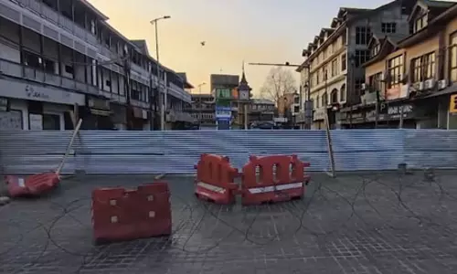 खामेनेई की मौत के बाद जम्मू-कश्मीर में पुलिस-प्रसाशन अलर्ट पर, श्रीनगर में मोबाइल-इंटरनेट सेवाएं बंद खामेनेई की मौत के बाद जम्मू-कश्मीर में पुलिस-प्रसाशन अलर्ट पर, श्रीनगर में मोबाइल-इंटरनेट सेवाएं बंद