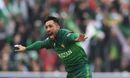 T20 World Cup : भारत सेमीफाइनल में नहीं उतरेगा, पाकिस्तान के पूर्व तेज गेंदबाज मोहम्मद आमिर ने किया ट्रोल T20 World Cup : भारत सेमीफाइनल में नहीं उतरेगा, पाकिस्तान के पूर्व तेज गेंदबाज मोहम्मद आमिर ने किया ट्रोल