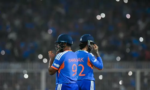 गावस्कर और शास्त्री ने वर्ल्ड कप में ड्रिंक्स ब्रेक लेज़र शो पर नाराज़गी जताई गावस्कर और शास्त्री ने वर्ल्ड कप में ड्रिंक्स ब्रेक लेज़र शो पर नाराज़गी जताई