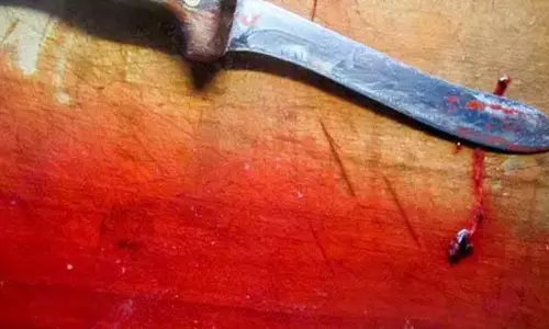 VIP रोड में कैफे के सामने चाकूबाजी, किशोर की हालत नाजुक VIP रोड में कैफे के सामने चाकूबाजी, किशोर की हालत नाजुक