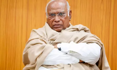 Kharge ने खामेनेई की हत्या की निंदा की, ईरान के लोगों के प्रति संवेदना व्यक्त की Kharge ने खामेनेई की हत्या की निंदा की, ईरान के लोगों के प्रति संवेदना व्यक्त की