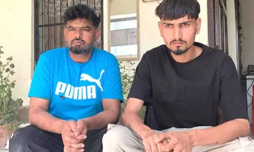 Hanumangarh में बंबीहा गैंग के 2 लोग गिरफ्तार, 11 पिस्टल, 22 मैगज़ीन ज़ब्त Hanumangarh में बंबीहा गैंग के 2 लोग गिरफ्तार, 11 पिस्टल, 22 मैगज़ीन ज़ब्त