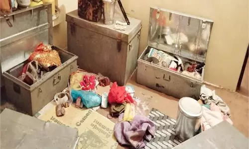 Kangra: घर का ताला तोड़ गहने ले उड़े चोर Kangra: घर का ताला तोड़ गहने ले उड़े चोर