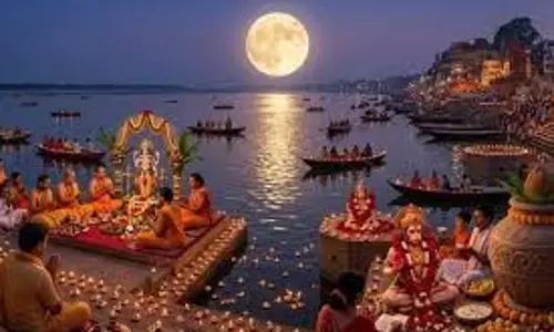 Phalgun Purnima Vrat Katha: फाल्गुन पूर्णिमा पर जरूर करें इस कथा का पाठ, जीवन की सभी परेशानियों का होगा अंत Phalgun Purnima Vrat Katha: फाल्गुन पूर्णिमा पर जरूर करें इस कथा का पाठ, जीवन की सभी परेशानियों का होगा अंत