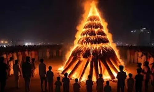 Holika Dahan 2026:जानें घर पर कैसे करें होलिका पूजन,सही विधि और पूजन सामग्री की लिस्ट Holika Dahan 2026:जानें घर पर कैसे करें होलिका पूजन,सही विधि और पूजन सामग्री की लिस्ट