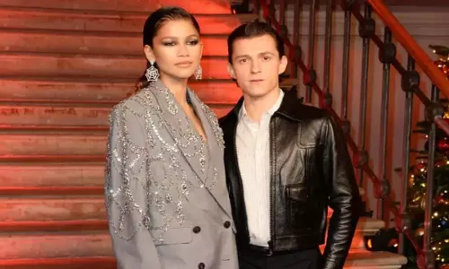 क्या Zendaya और टॉम हॉलैंड ने शादी कर ली है? आइए जानते हैं क्या हुआ क्या Zendaya और टॉम हॉलैंड ने शादी कर ली है? आइए जानते हैं क्या हुआ